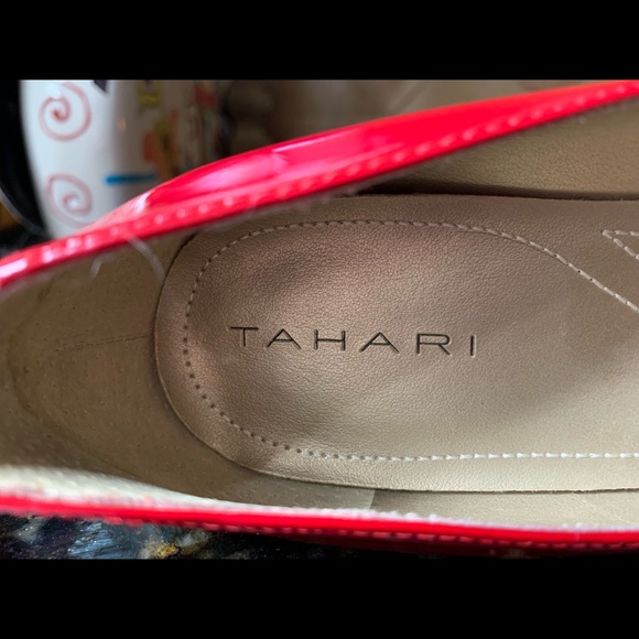 Tahari red patent leather, size 7 1/2 medium   New - Picture 3 of 6